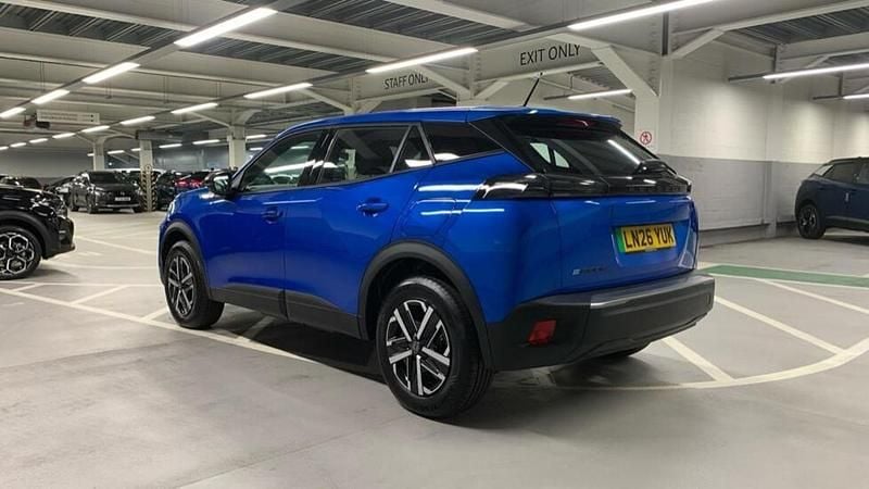 New Peugeot e-2008 Active 98 kW (134 HP) 2026 Blue SUV