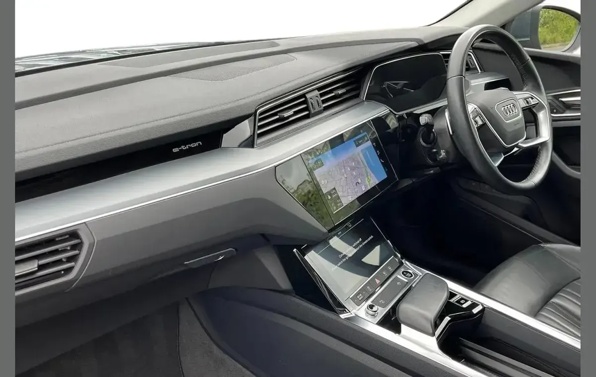 Usado Audi Q8 e-tron Sport 250 kW (340 HP) 2023 Cinzento SUV