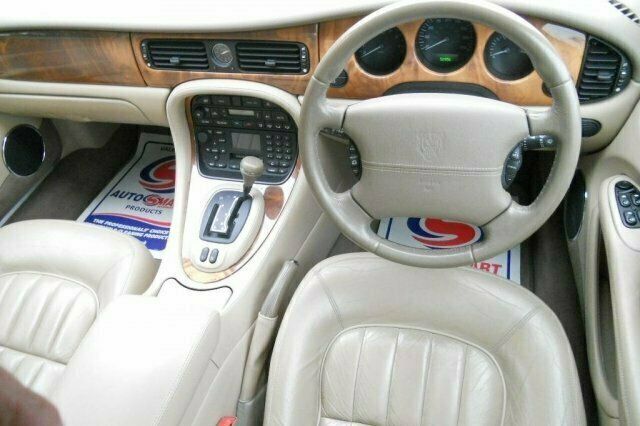 Used Jaguar XJ8 240 HP (176 kW) 2001 Sedan