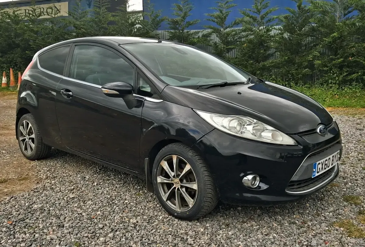 Used Ford Fiesta Titanium 70 HP (51 kW) 2010 Black Hatchback