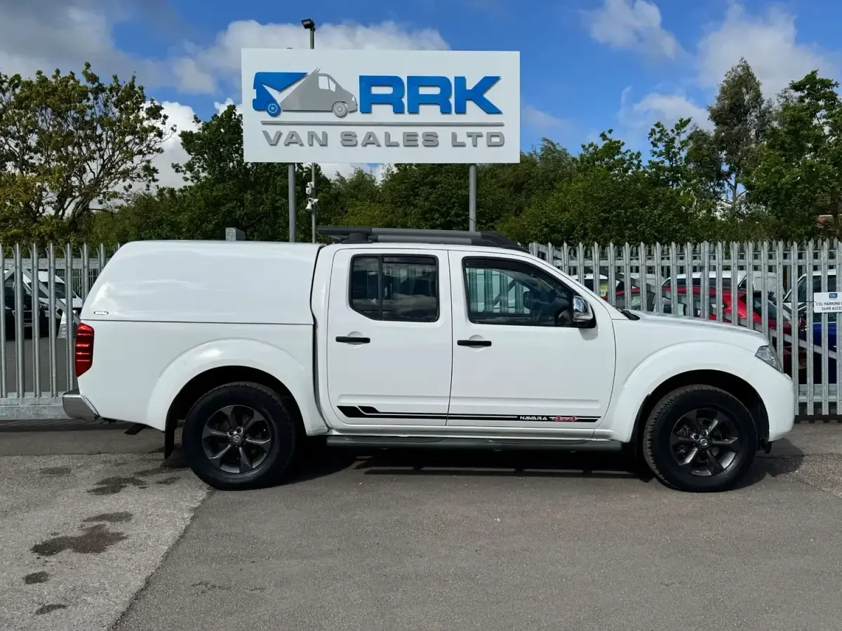Second-hand Nissan Navara Tekna 2014 Alb Pickup