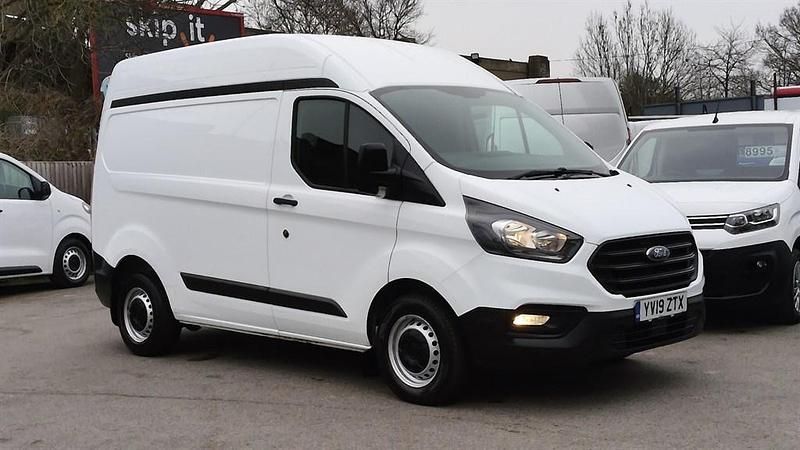 Used Ford Transit Custom 105 HP (77 kW) 2019 White Van