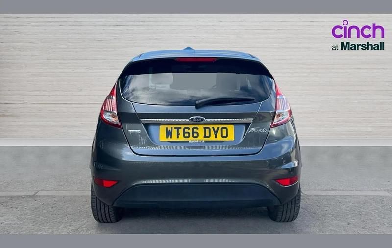 Used Ford Fiesta Titanium 100 HP (73 kW) 2017 Grey Hatchback