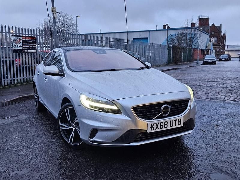 Używany Volvo V40 R-Design Pro 150 KM (110 kW) 2018 Srebrny Hatchback