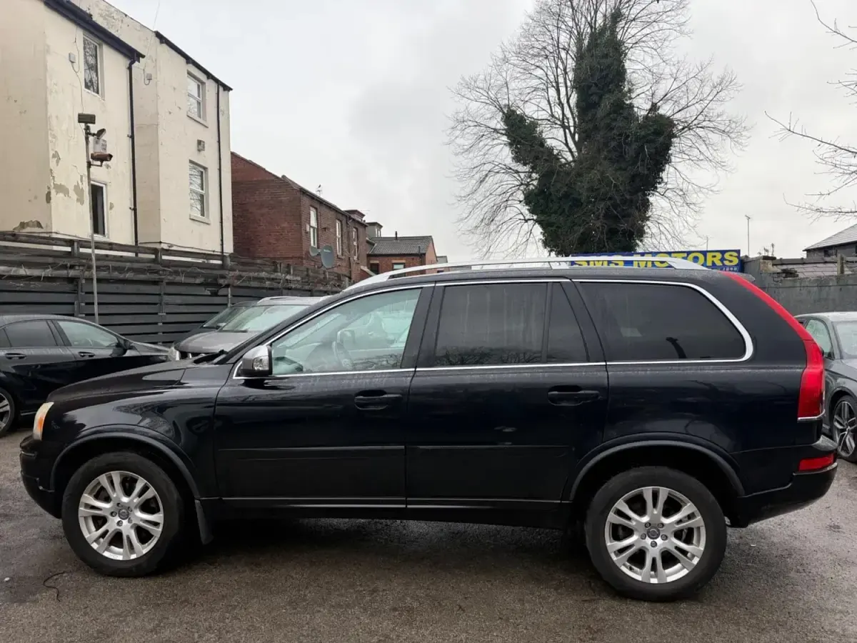 Usado Volvo XC90 SE Lux 200 HP (147 kW) 2014 Preto SUV