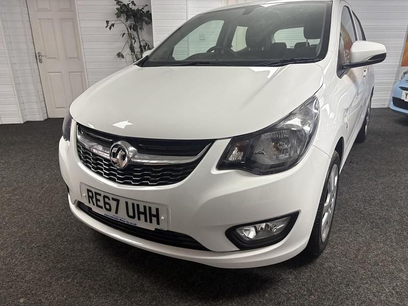 Used Vauxhall Viva 75 HP (55 kW) 2017 White Hatchback