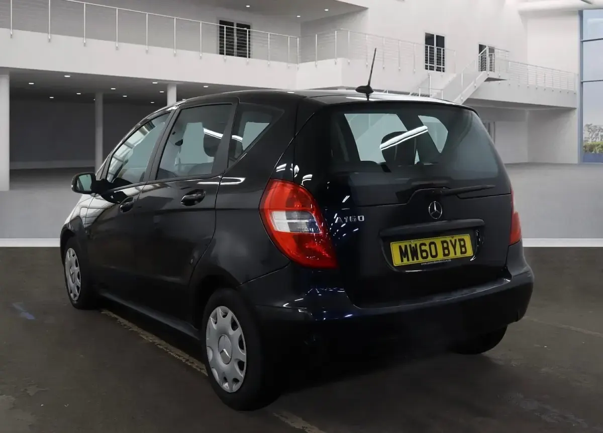 Used Mercedes A160 Classic 95 HP (69 kW) 2011 Black Hatchback