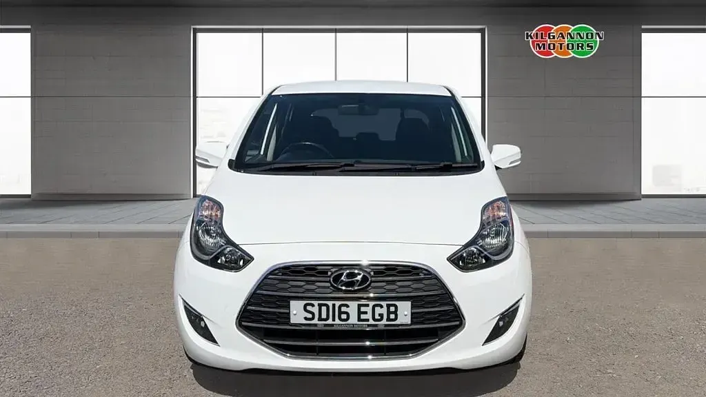 Used Hyundai ix20 SE 125 HP (91 kW) 2016 White Hatchback