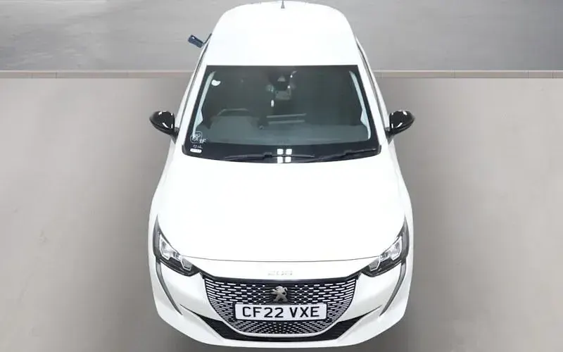 Used Peugeot e-208 Allure+ 100 kW (136 HP) 2022 White Hatchback