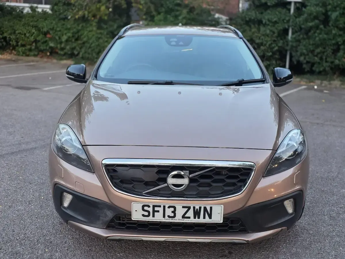 Used Volvo V40 180 HP (132 kW) 2013 Bronze Hatchback