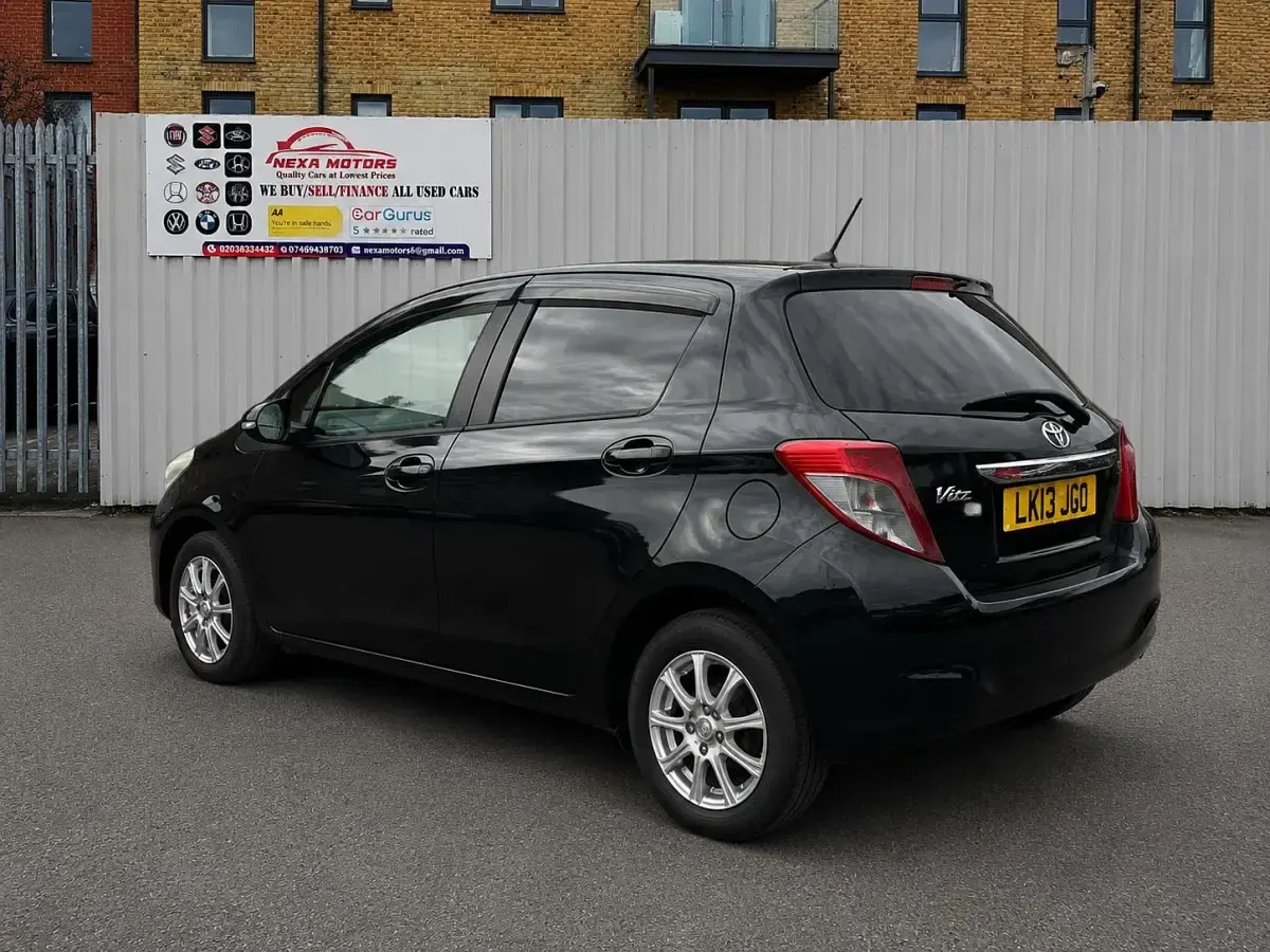 Used Toyota Yaris 2013 Black Hatchback