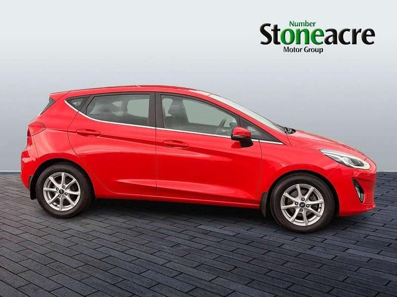 Used Ford Fiesta Zetec 100 HP (73 kW) 2018 Red Hatchback