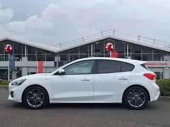 Used Ford Focus ST-Line 125 HP (91 kW) 2021 White Hatchback