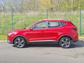 Używany MG ZS Exclusive 111 KM (81 kW) 2018 Czerwony SUV