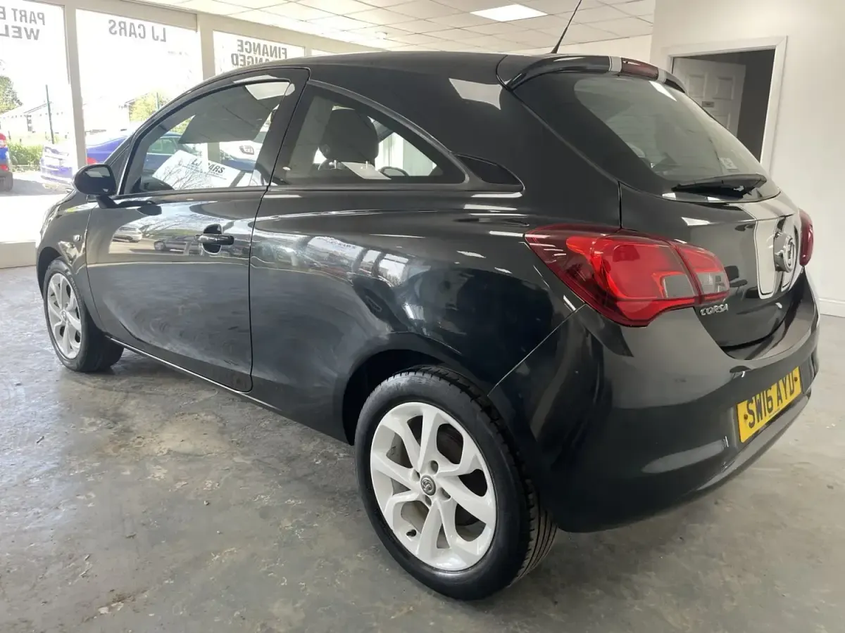 Usado Vauxhall Corsa 70 HP (51 kW) 2016 Preto Citadino