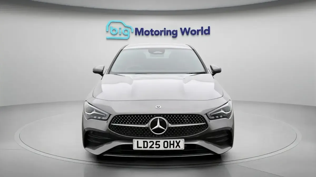 Usado Mercedes CLA200 Executive 163 HP (119 kW) 2025 Cinzento Coupé