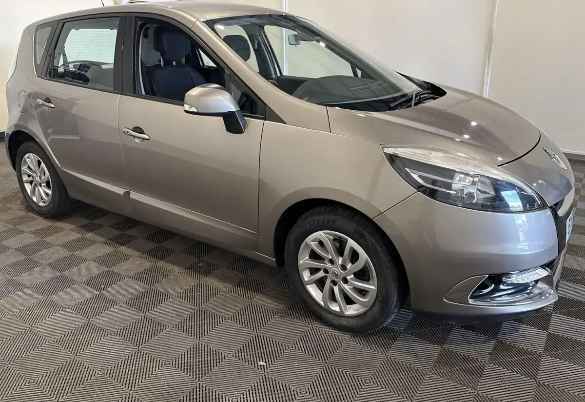 Used Renault Scénic III Dynamique 110 HP (80 kW) 2013 Beige MPV