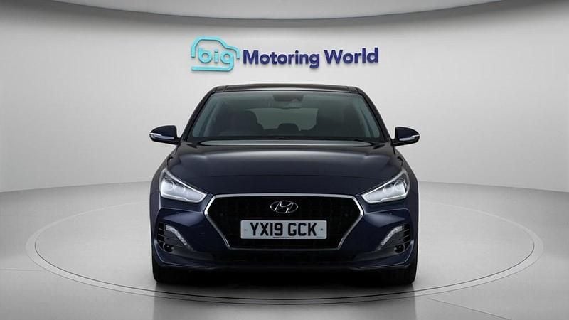 Used Hyundai i30 Premium SE 140 HP (102 kW) 2019 Blue Hatchback