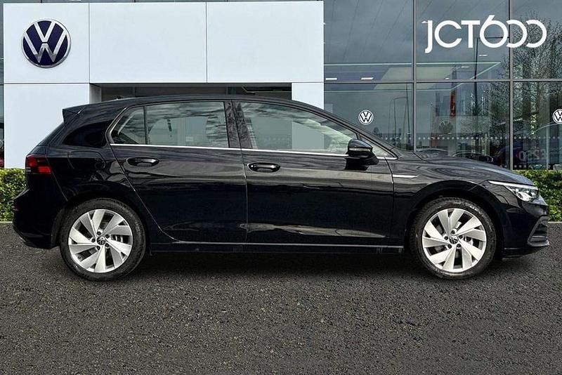 Begagnad VW Golf VIII Style 150 HK (110 kW) 2024 Svart Halvkombi
