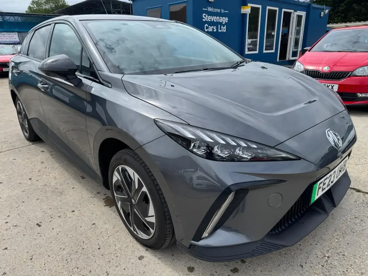 Usado MG MG4 EV Trophy 63 kW (87 CV) 2023 Gris Utilitario