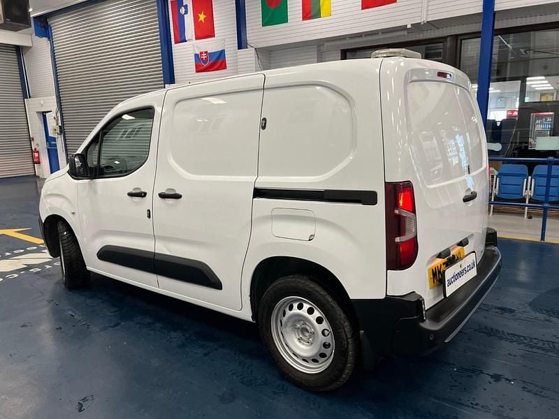 Used Peugeot Partner 100 HP (73 kW) 2020 White MPV