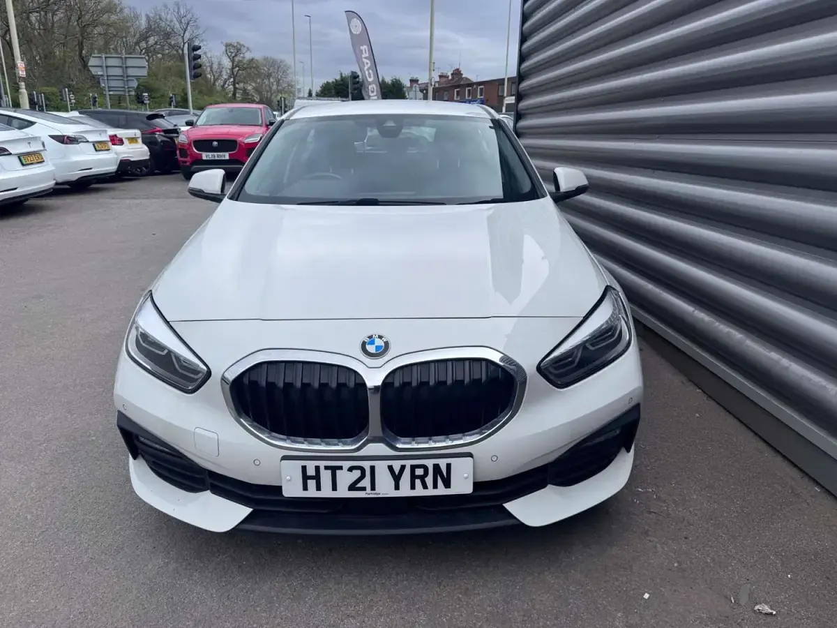 Usado BMW 116 2021 Blanco Utilitario