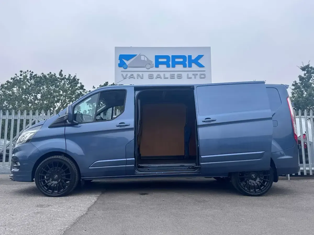 Used Ford Transit Custom Limited 130 HP (95 kW) 2023 Blue Van