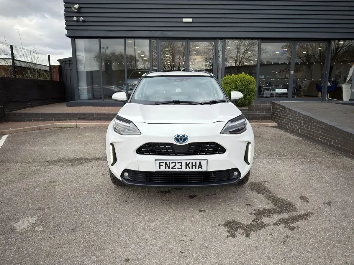 Used Toyota Yaris 91 HP (66 kW) 2023 White Hatchback