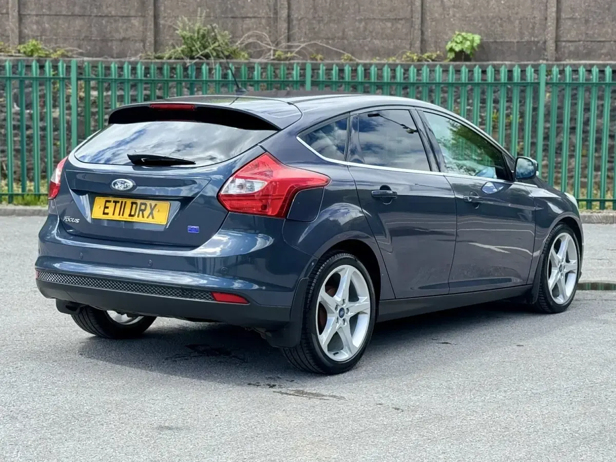 Used Ford Focus Titanium X 115 HP (84 kW) 2011 Grey Hatchback