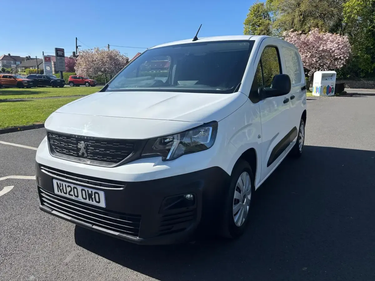 Used Peugeot Partner S 131 HP (96 kW) 2020 White MPV