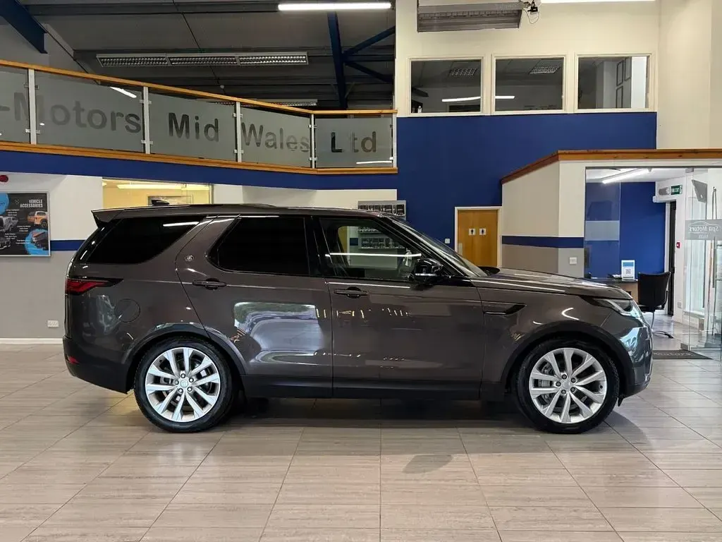Used Land Rover Discovery SE 300 HP (220 kW) 2024 Grey SUV