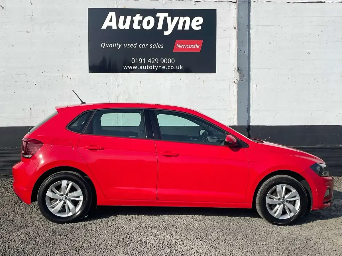 Used VW Polo SE 65 HP (47 kW) 2018 Red Hatchback