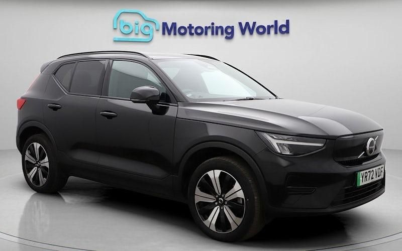 Black Used 2022 Volvo XC40 Core SUV | £20,600 (Fair price) - Image 1/4