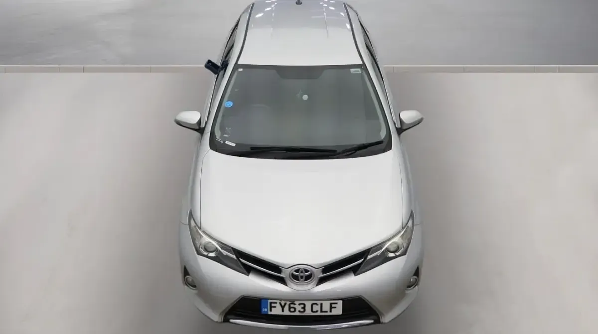 Usado Toyota Auris 2013 Prateado Citadino