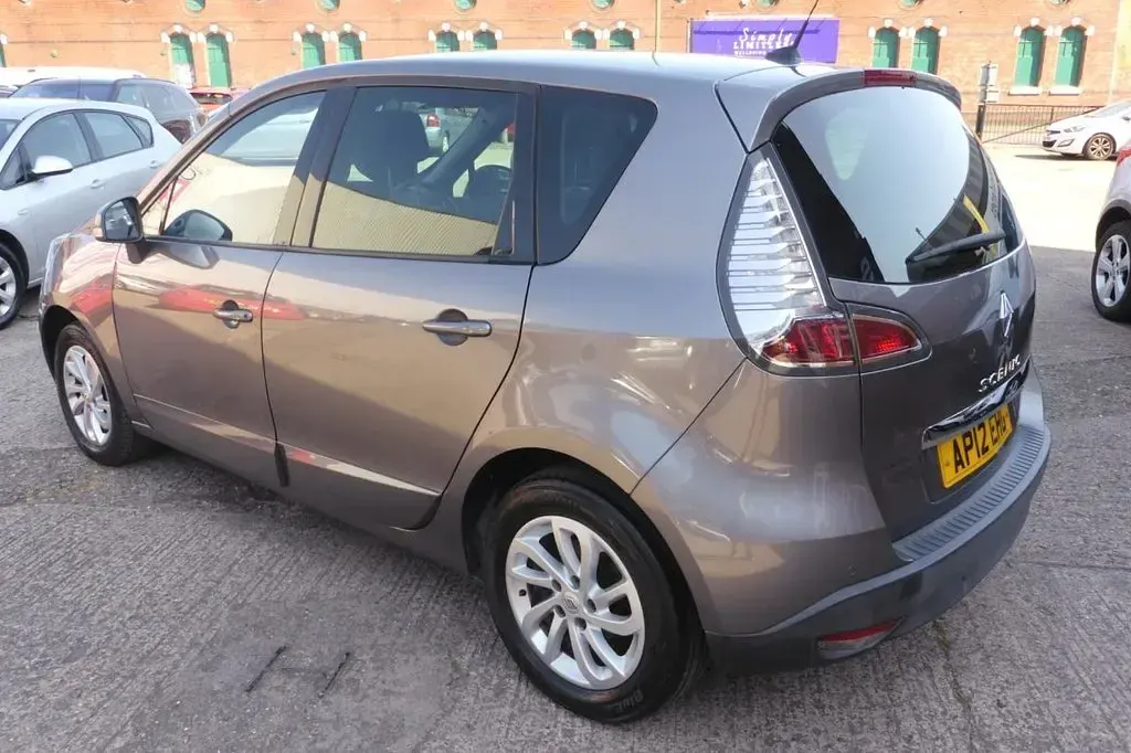 Used Renault Scénic Dynamique 110 HP (80 kW) 2012 Grey MPV