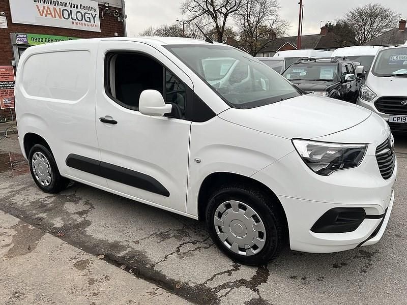 White Used 2021 Vauxhall Combo Sportive MPV | £9,999 (Fair price) - Image 1/3