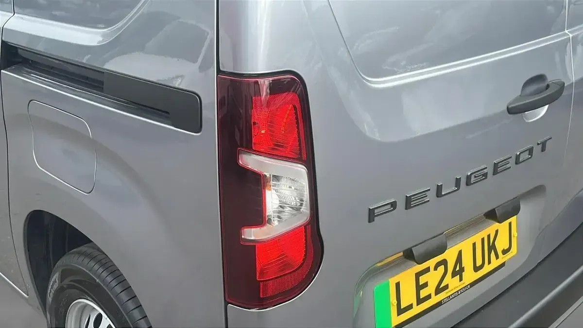 Used Peugeot Partner 134 HP (98 kW) 2024 Grey MPV