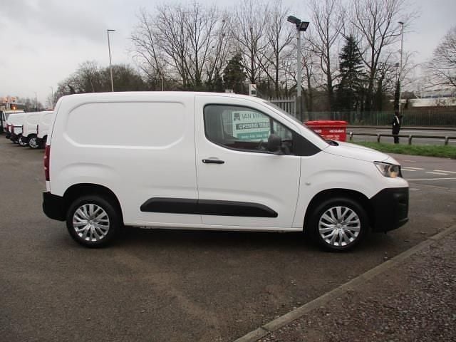 Used Peugeot Partner 2019 White MPV