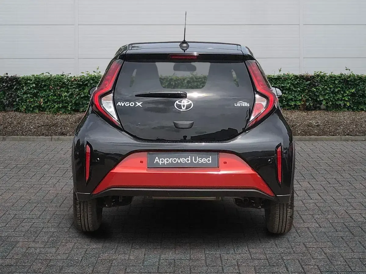 Used Toyota Aygo X 72 HP (52 kW) 2023 Red SUV