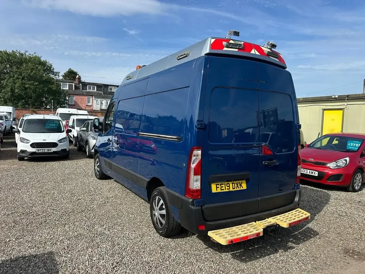 Used Vauxhall Movano 145 HP (106 kW) 2019 Blue MPV