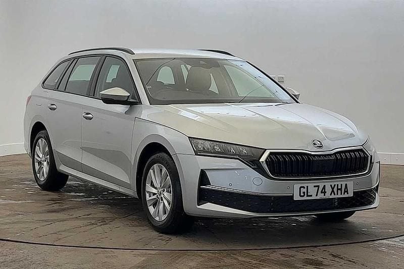 Brilliant silver metallic New 2025 Skoda Octavia SE Technology Estate | £22,995 (Good price) - Image 1/4