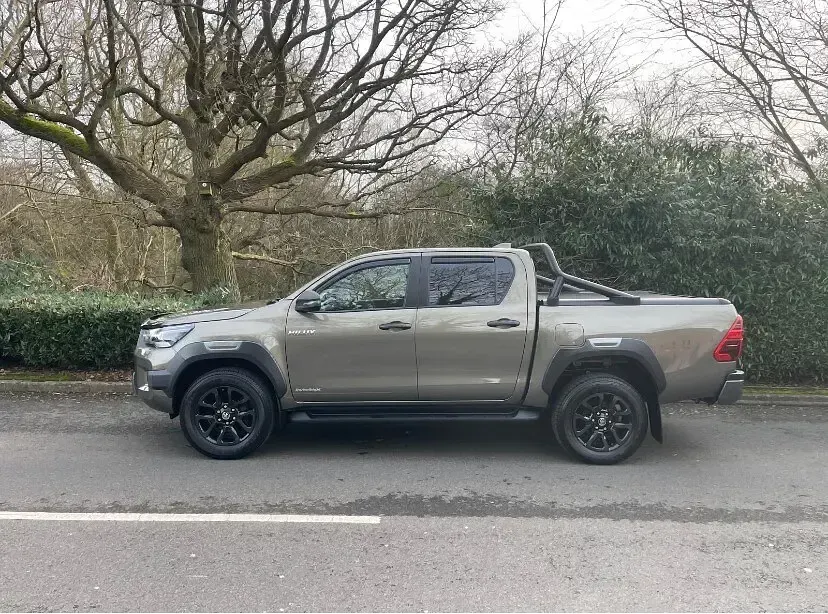 Used Toyota HiLux 204 HP (150 kW) 2025 Bronze Pickup