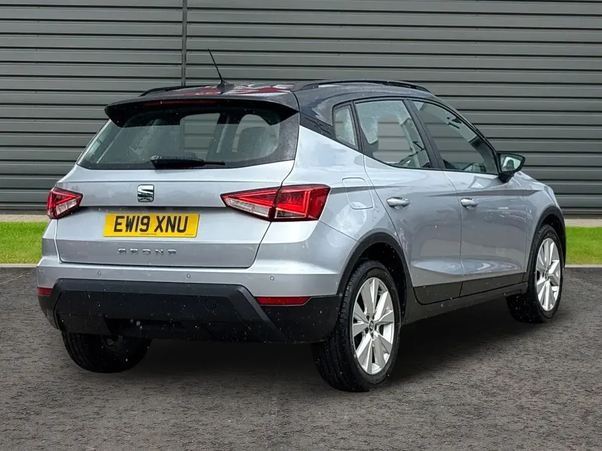 Used Seat Arona SE Technology 95 HP (69 kW) 2019 Silver SUV
