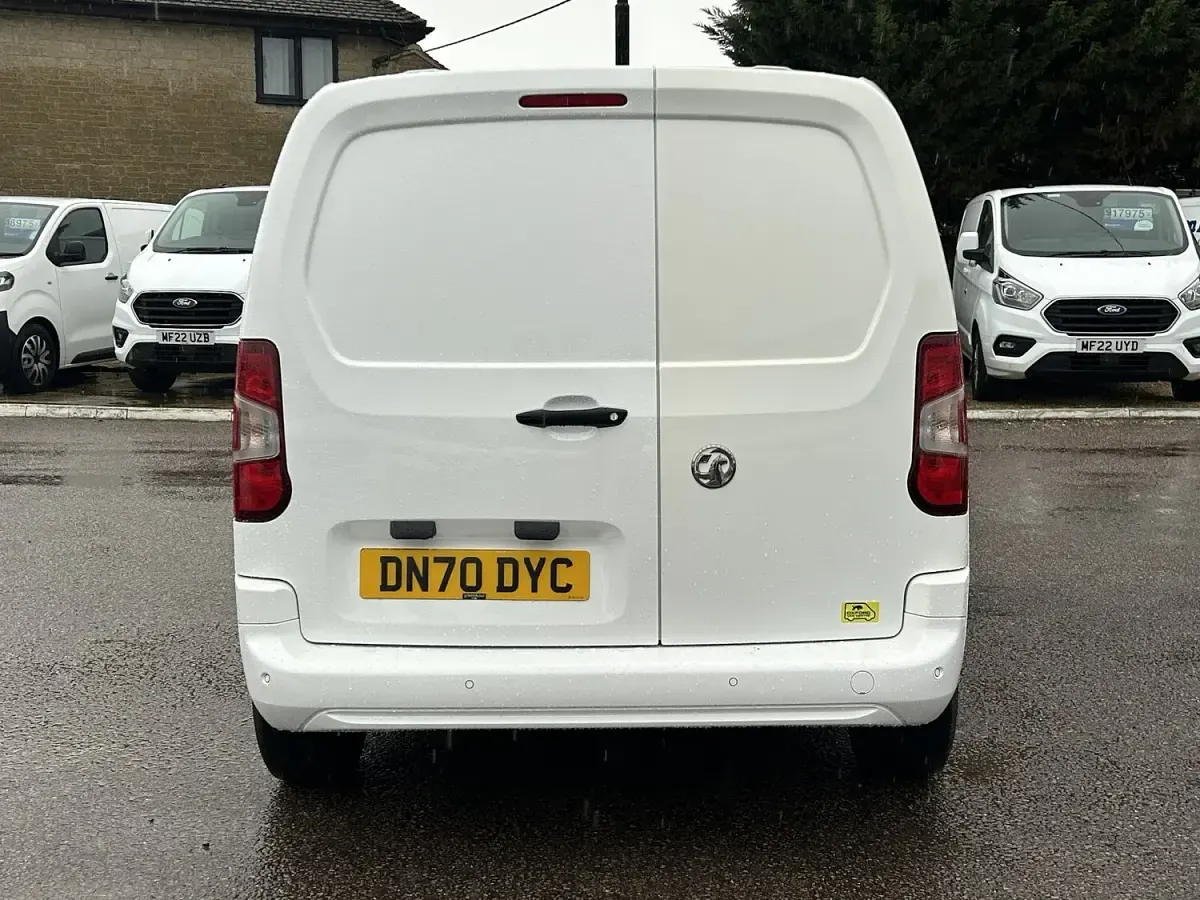 Used Vauxhall Combo Sportive 100 HP (73 kW) 2020 White Van