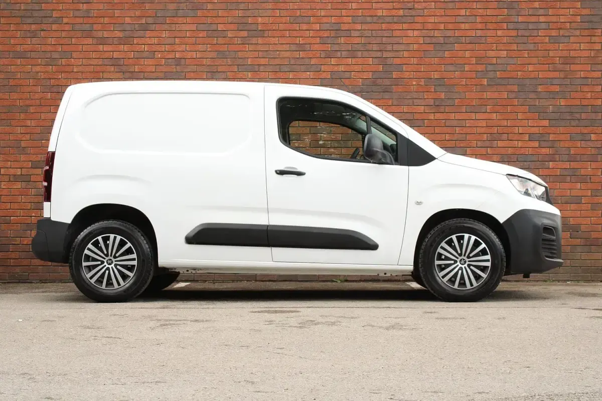 Used Peugeot Partner 2019 White MPV
