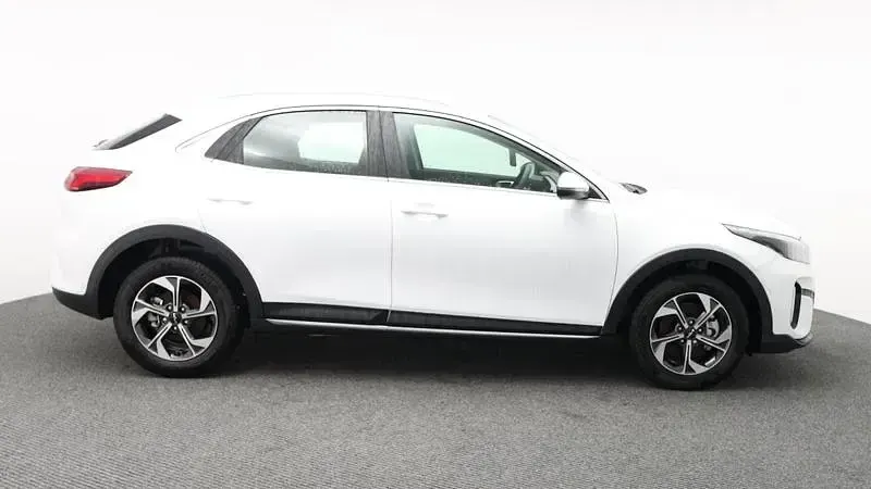 New Kia XCeed 2025 White SUV