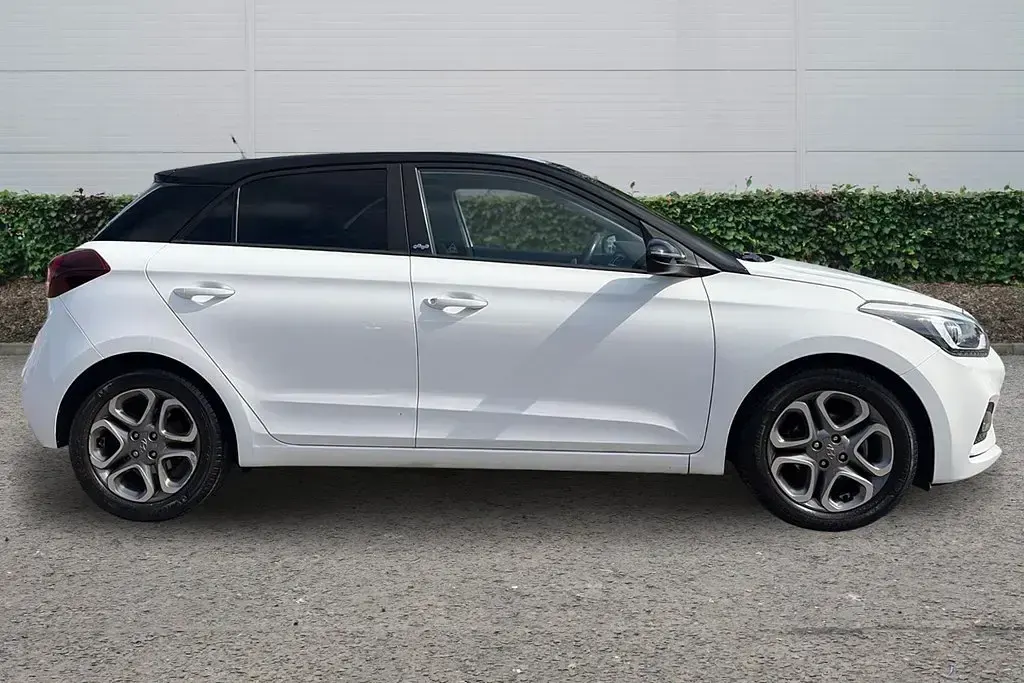 Used Hyundai i20 2020 White Hatchback