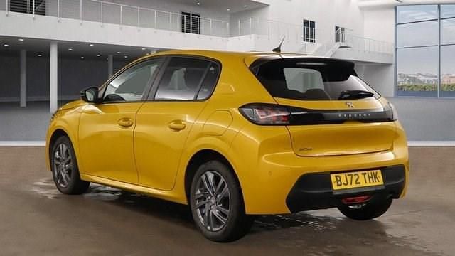 Używany Peugeot 208 Active+ 100 KM (73 kW) 2022 Żółty Hatchback