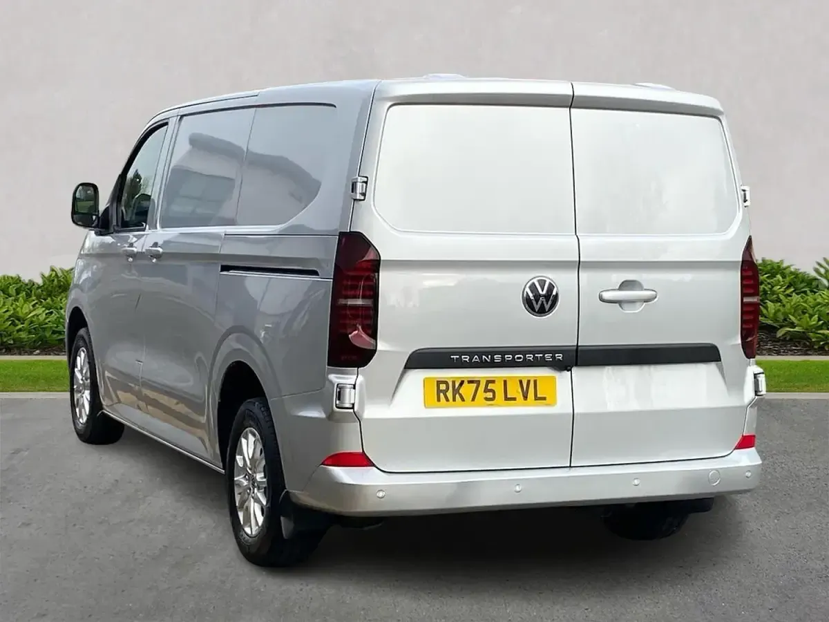 Begagnad VW Transporter Pro 2025 Grå Van