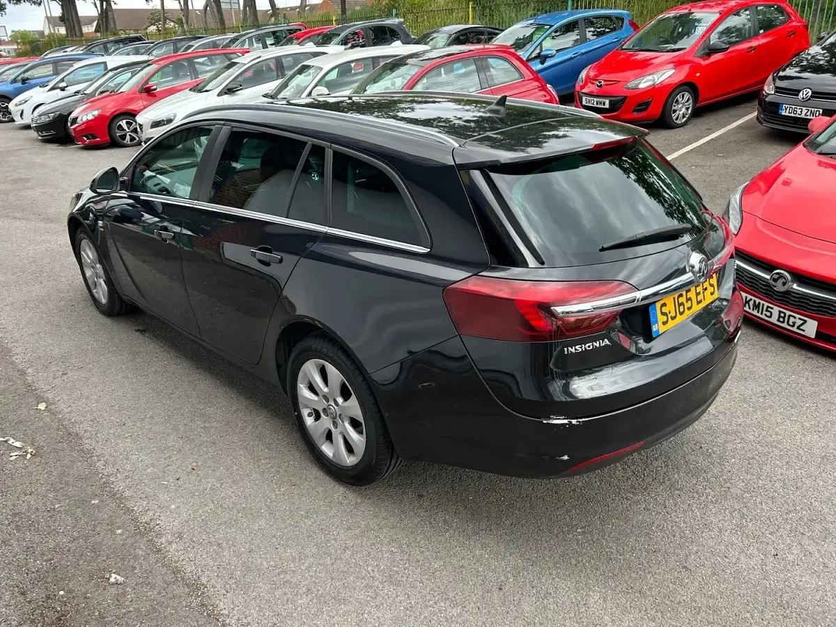 Used Vauxhall Insignia SRi 136 HP (100 kW) 2016 Black Estate